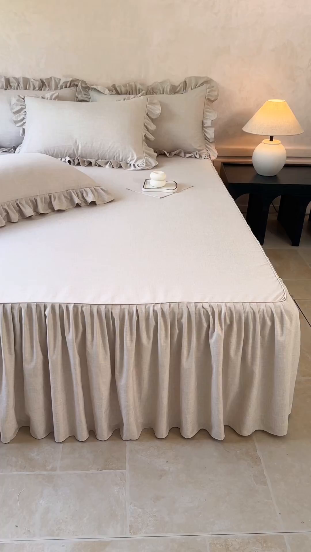 91家纺网 家纺一手货源 找家纺 忘忧草 2025新款纯色色织芙蓉棉单床裙-维密系列 维密-香槟米