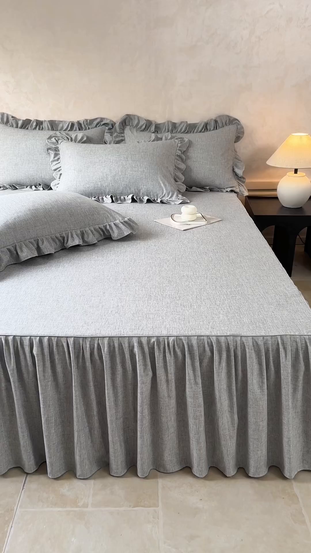 91家纺网 家纺一手货源 找家纺 忘忧草 2025新款纯色色织芙蓉棉单床裙-维密系列 维密-沉稳灰