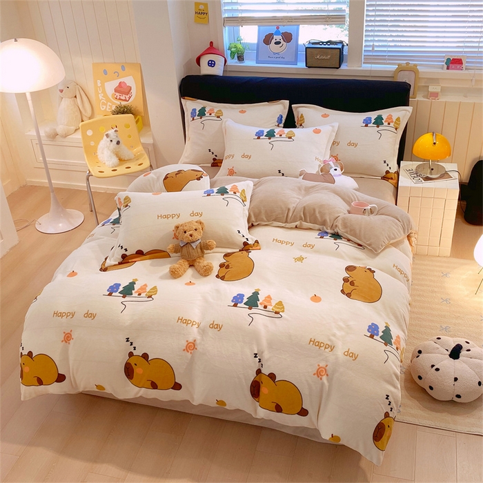 91家纺网 家纺一手货源 找家纺 佰亿莱 2025直播新款印花小清新法莱绒牛奶绒四件套快乐巴拉