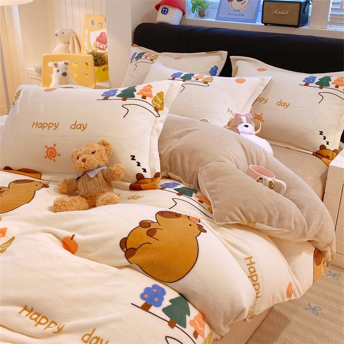 91家纺网 家纺一手货源 找家纺 佰亿莱 2025直播新款印花小清新法莱绒牛奶绒四件套快乐巴拉