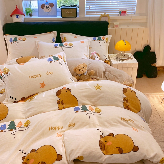 91家纺网 家纺一手货源 找家纺 佰亿莱 2025直播新款印花小清新法莱绒牛奶绒四件套快乐巴拉