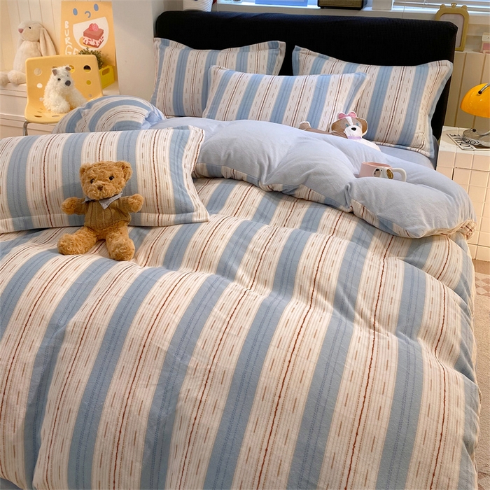 91家纺网 家纺一手货源 找家纺 佰亿莱 2025直播新款印花小清新法莱绒牛奶绒四件套蓝白线条