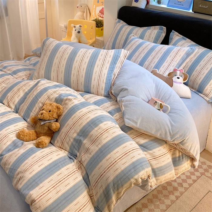 91家纺网 家纺一手货源 找家纺 佰亿莱 2025直播新款印花小清新法莱绒牛奶绒四件套蓝白线条