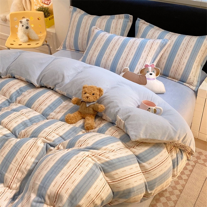 91家纺网 家纺一手货源 找家纺 佰亿莱 2025直播新款印花小清新法莱绒牛奶绒四件套蓝白线条