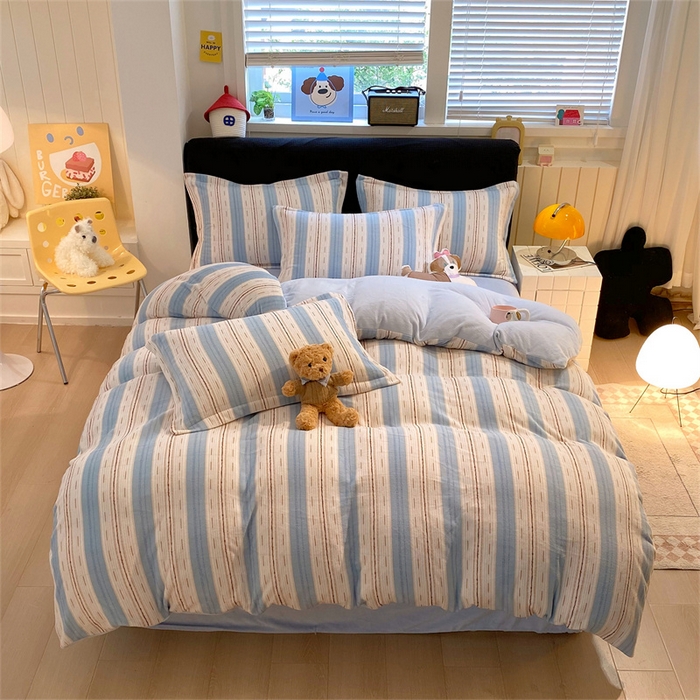 91家纺网 家纺一手货源 找家纺 佰亿莱 2025直播新款印花小清新法莱绒牛奶绒四件套蓝白线条