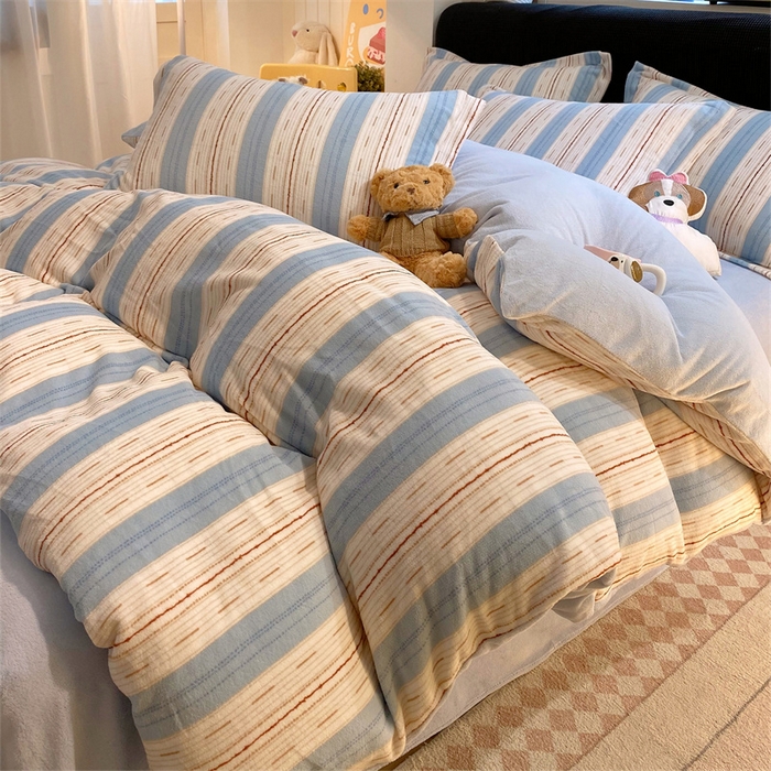 91家纺网 家纺一手货源 找家纺 佰亿莱 2025直播新款印花小清新法莱绒牛奶绒四件套蓝白线条