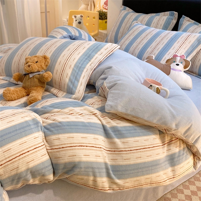 91家纺网 家纺一手货源 找家纺 佰亿莱 2025直播新款印花小清新法莱绒牛奶绒四件套蓝白线条