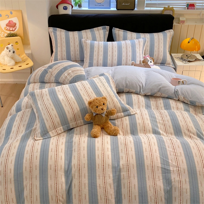 91家纺网 家纺一手货源 找家纺 佰亿莱 2025直播新款印花小清新法莱绒牛奶绒四件套蓝白线条