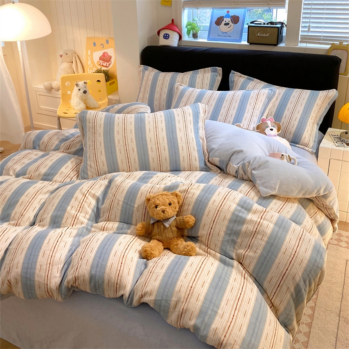 91家纺网 家纺一手货源 找家纺 佰亿莱 2025直播新款印花小清新法莱绒牛奶绒四件套蓝白线条