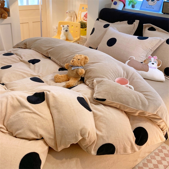 91家纺网 家纺一手货源 找家纺 佰亿莱 2025直播新款印花小清新法莱绒牛奶绒四件套奶油波波