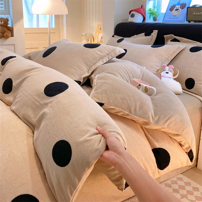 91家纺网 家纺一手货源 找家纺 佰亿莱 2025直播新款印花小清新法莱绒牛奶绒四件套奶油波波