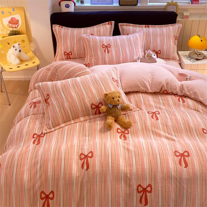 91家纺网 家纺一手货源 找家纺 佰亿莱 2025直播新款印花小清新法莱绒牛奶绒四件套条纹蝴蝶结