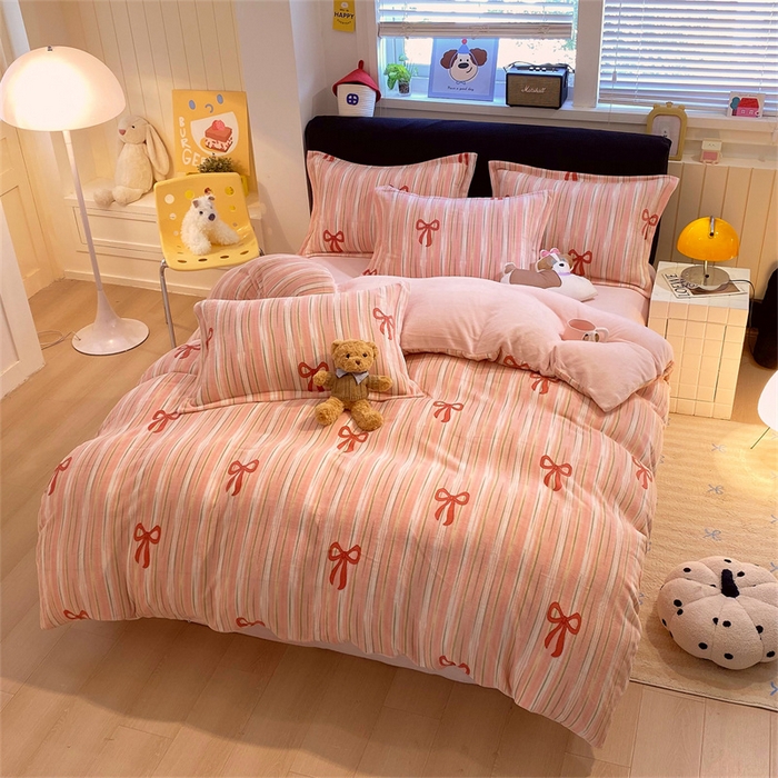 91家纺网 家纺一手货源 找家纺 佰亿莱 2025直播新款印花小清新法莱绒牛奶绒四件套条纹蝴蝶结