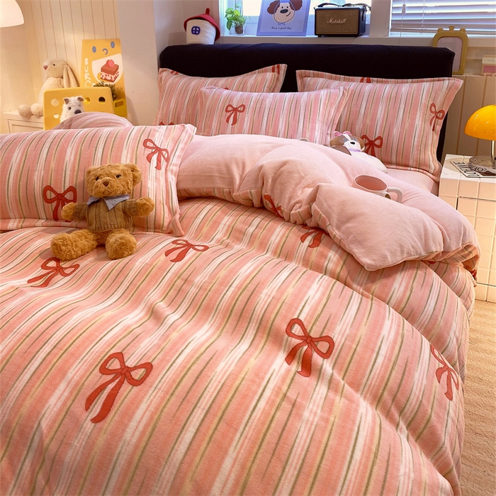 91家纺网 家纺一手货源 找家纺 佰亿莱 2025直播新款印花小清新法莱绒牛奶绒四件套条纹蝴蝶结