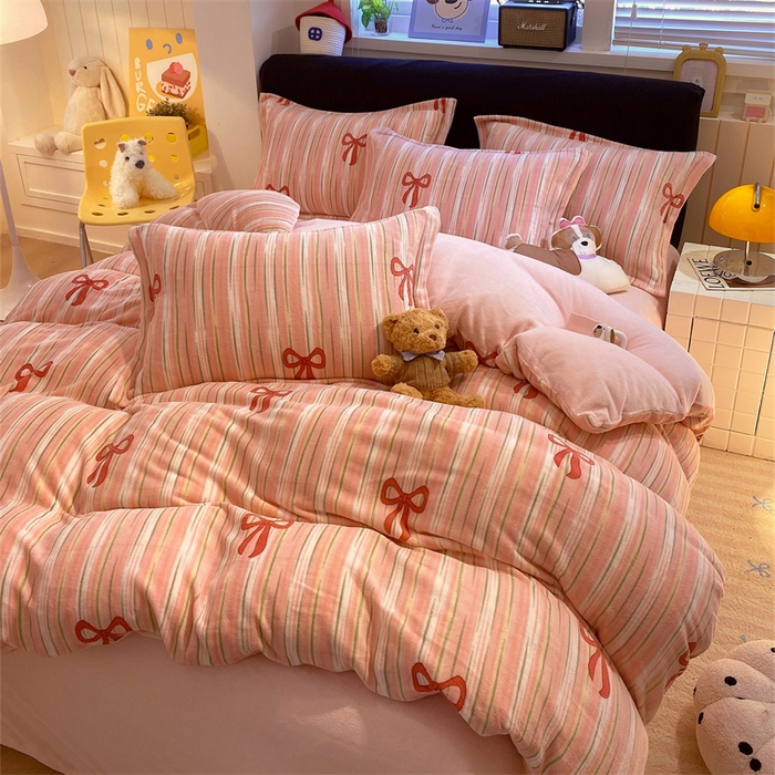 91家纺网 家纺一手货源 找家纺 佰亿莱 2025直播新款印花小清新法莱绒牛奶绒四件套条纹蝴蝶结