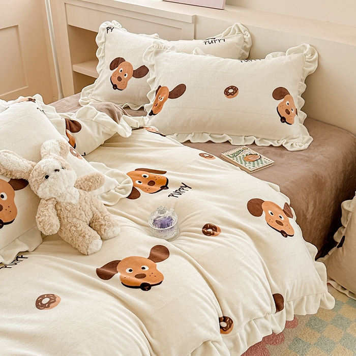 91家纺网 家纺一手货源 找家纺 懒猫家纺 2025新款韩版牛奶绒四件套 甜甜圈小狗