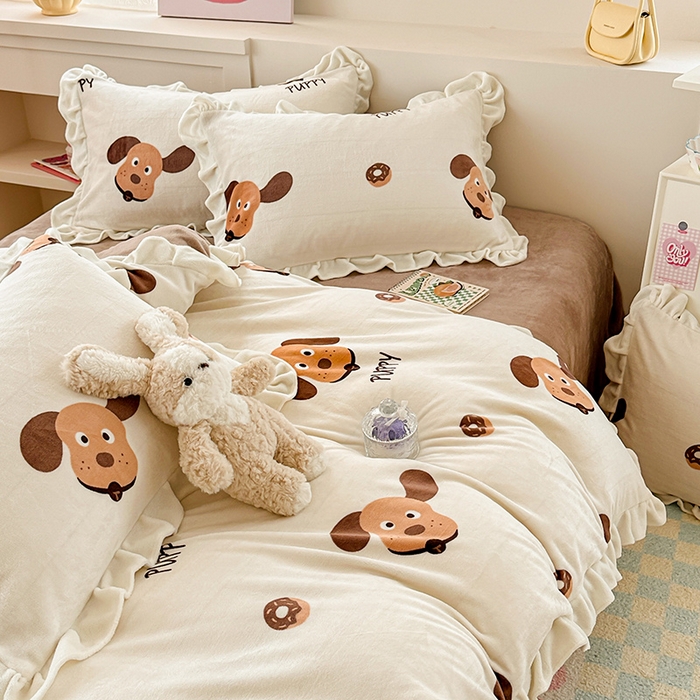 91家纺网 家纺一手货源 找家纺 懒猫家纺 2025新款韩版牛奶绒四件套 甜甜圈小狗