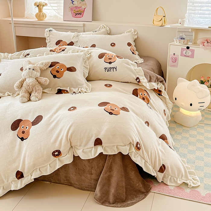 91家纺网 家纺一手货源 找家纺 懒猫家纺 2025新款韩版牛奶绒四件套 甜甜圈小狗