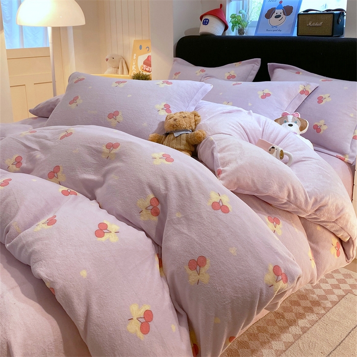 91家纺网 家纺一手货源 找家纺 佰亿莱 2025直播新款印花小清新法莱绒牛奶绒四件套乌梅子酱