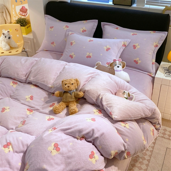 91家纺网 家纺一手货源 找家纺 佰亿莱 2025直播新款印花小清新法莱绒牛奶绒四件套乌梅子酱