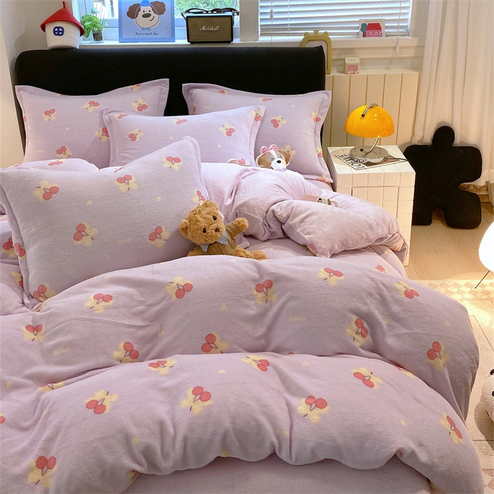 91家纺网 家纺一手货源 找家纺 佰亿莱 2025直播新款印花小清新法莱绒牛奶绒四件套乌梅子酱