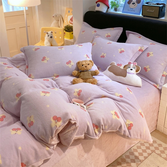 91家纺网 家纺一手货源 找家纺 佰亿莱 2025直播新款印花小清新法莱绒牛奶绒四件套乌梅子酱