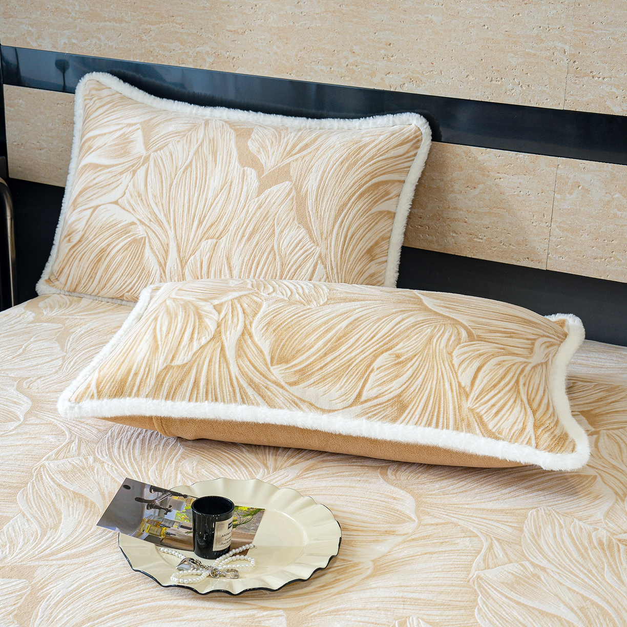 91家纺网 家纺一手货源 找家纺 （总）鹿辉家居（原吉欧力） 2025新款牛奶绒雕花兔毛绒包边床笠