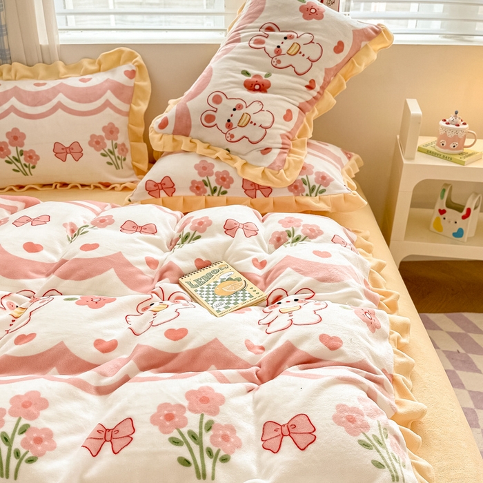 91家纺网 家纺一手货源 找家纺 懒猫家纺 2025新款韩版牛奶绒四件套 甜心兔