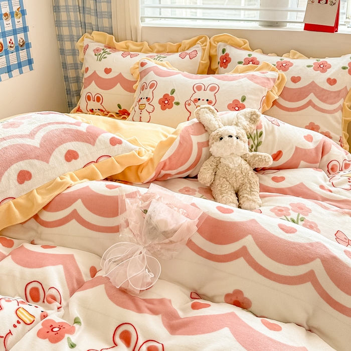 91家纺网 家纺一手货源 找家纺 懒猫家纺 2025新款韩版牛奶绒四件套 甜心兔