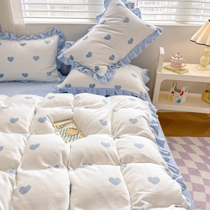91家纺网 家纺一手货源 找家纺 懒猫家纺 2025新款韩版牛奶绒四件套 小爱心