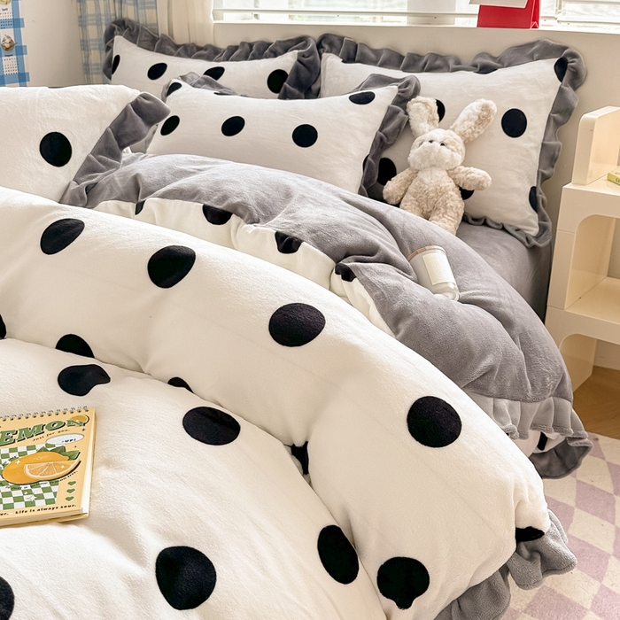 91家纺网 家纺一手货源 找家纺 懒猫家纺 2025新款韩版牛奶绒四件套 小波点