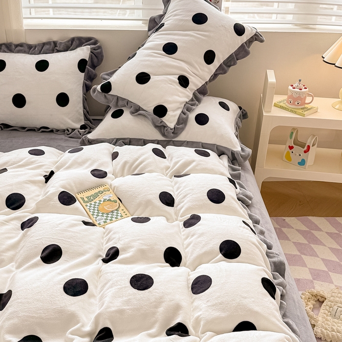 91家纺网 家纺一手货源 找家纺 懒猫家纺 2025新款韩版牛奶绒四件套 小波点