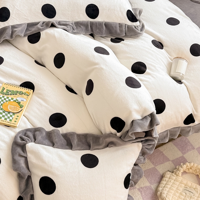 91家纺网 家纺一手货源 找家纺 懒猫家纺 2025新款韩版牛奶绒四件套 小波点