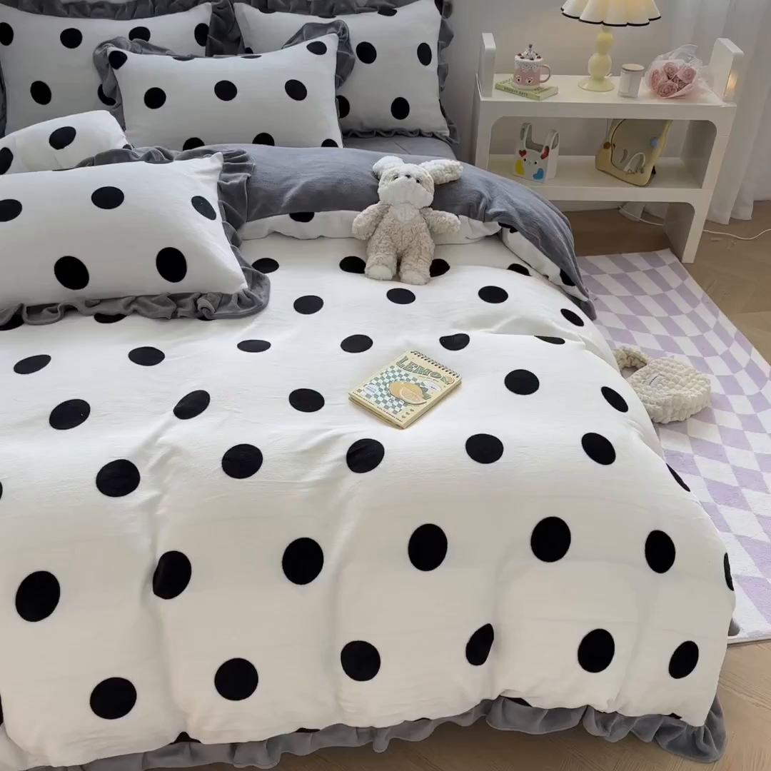 91家纺网 家纺一手货源 找家纺 懒猫家纺 2025新款韩版牛奶绒四件套 小波点