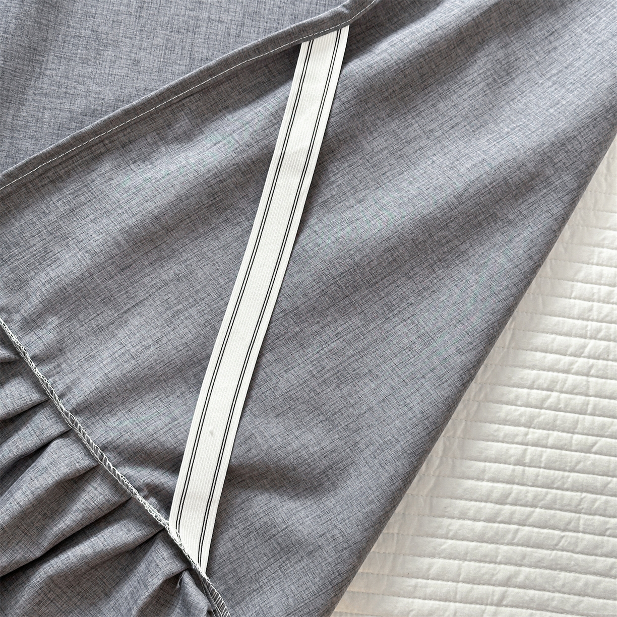 91家纺网 家纺一手货源 找家纺 忘忧草 2025新款纯色色织芙蓉棉床裙四件套-维密系列 维密-藏青蓝