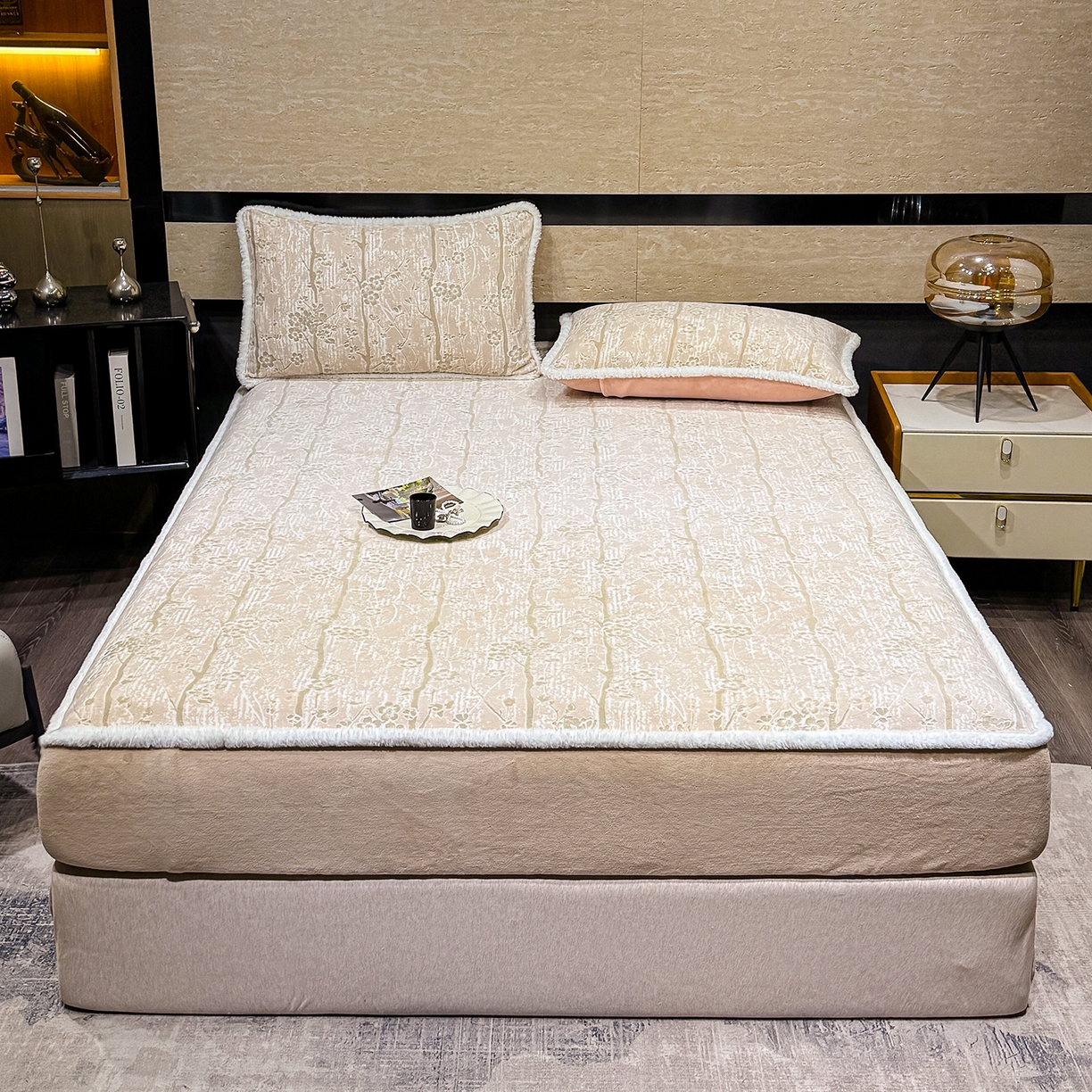 91家纺网 家纺一手货源 找家纺 （总）鹿辉家居（原吉欧力） 2025新款牛奶绒雕花兔毛绒包边床笠