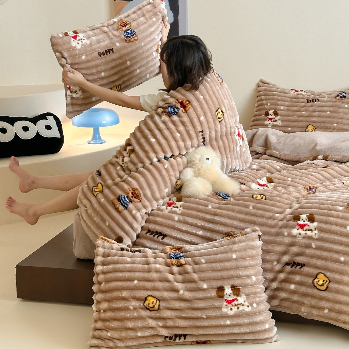 91家纺网 家纺一手货源 找家纺 （总）RYB红黄兰 2025新款设计师原创A版抽条兔兔绒B版牛奶绒印花四件套