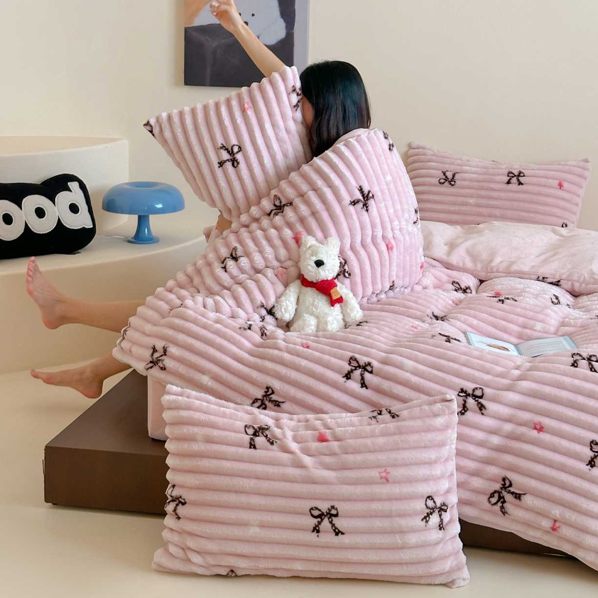 91家纺网 家纺一手货源 找家纺 （总）RYB红黄兰 2025新款设计师原创A版抽条兔兔绒B版牛奶绒印花四件套