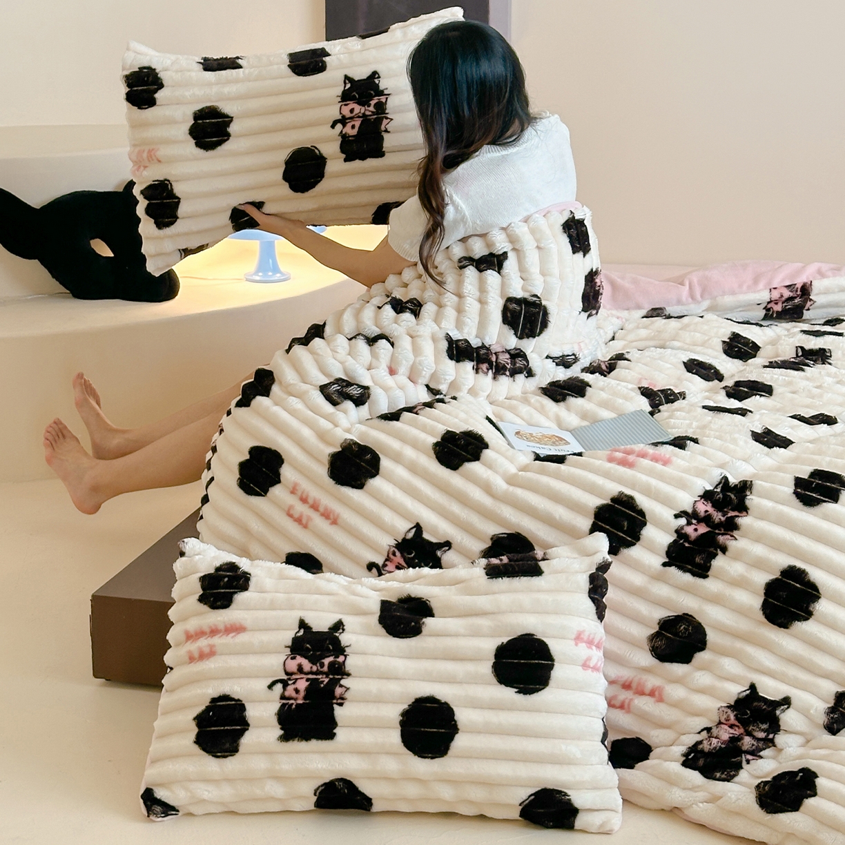 RYB红黄兰 2025新款设计师原创A版抽条兔兔绒B版牛奶绒印花四件套 波点黑猫