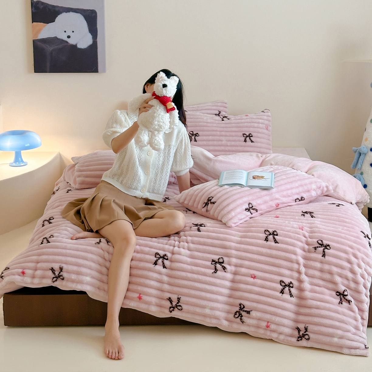 91家纺网 家纺一手货源 找家纺 RYB红黄兰 2025新款设计师原创A版抽条兔兔绒B版牛奶绒印花四件套 星星蝴蝶结