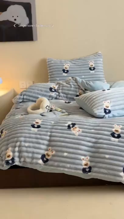 91家纺网 家纺一手货源 找家纺 RYB红黄兰 2025新款设计师原创A版抽条兔兔绒B版牛奶绒印花四件套 蓝色兔兔