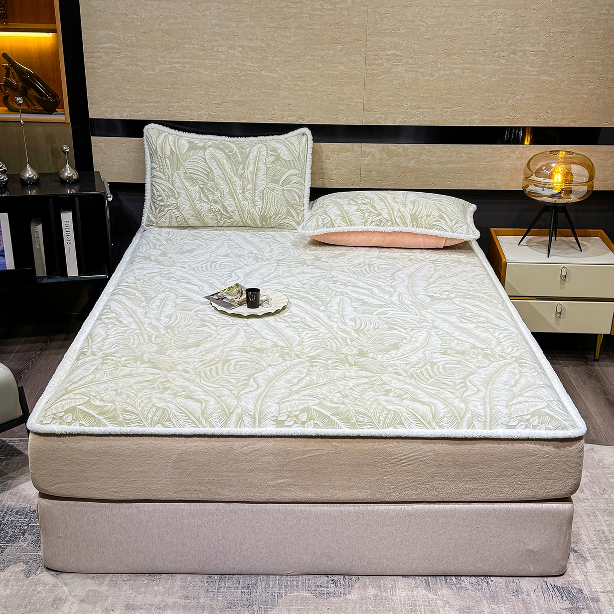 91家纺网 家纺一手货源 找家纺 （总）鹿辉家居（原吉欧力） 2025新款牛奶绒雕花兔毛绒包边床笠