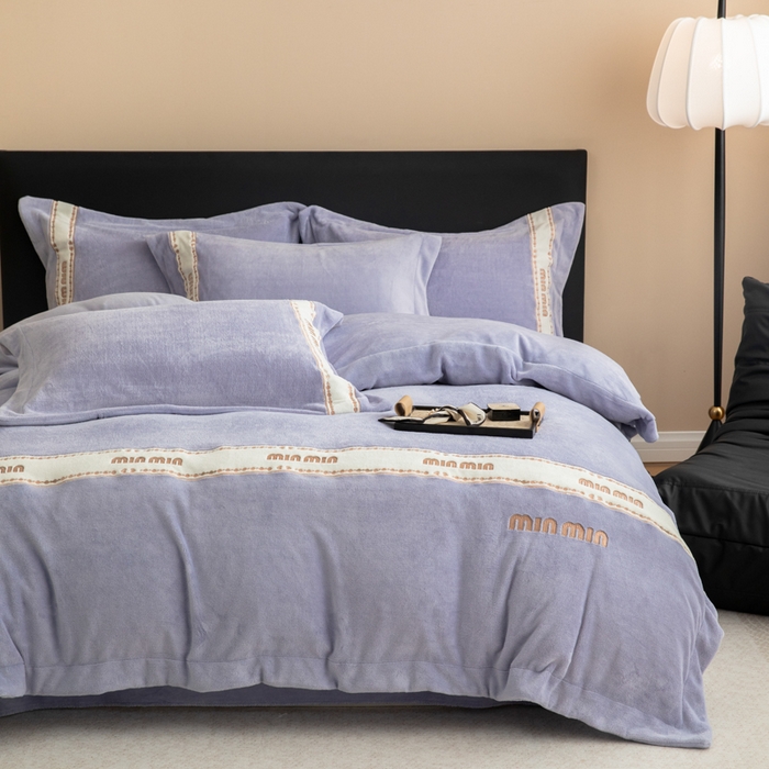 91家纺网 家纺一手货源 找家纺 懒猫家纺 2025新款刺绣贴布绣牛奶绒四件套-珍妮 珍妮-巴黎紫