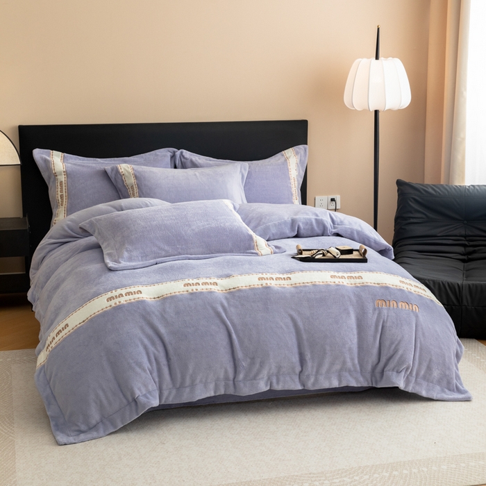 91家纺网 家纺一手货源 找家纺 懒猫家纺 2025新款刺绣贴布绣牛奶绒四件套-珍妮 珍妮-巴黎紫