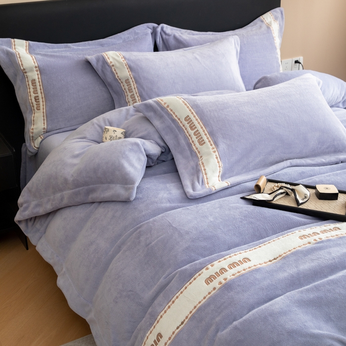 91家纺网 家纺一手货源 找家纺 懒猫家纺 2025新款刺绣贴布绣牛奶绒四件套-珍妮 珍妮-巴黎紫