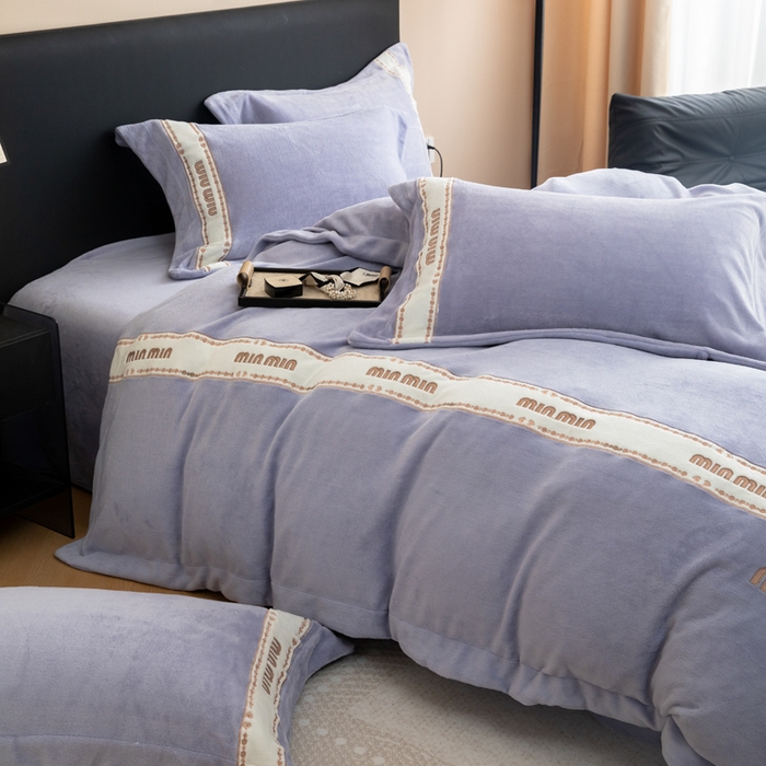 91家纺网 家纺一手货源 找家纺 懒猫家纺 2025新款刺绣贴布绣牛奶绒四件套-珍妮 珍妮-巴黎紫