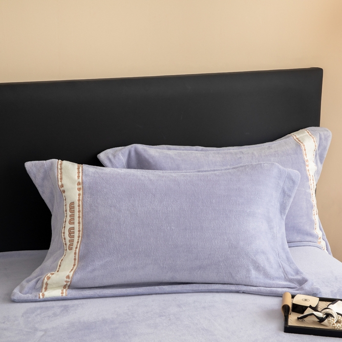 91家纺网 家纺一手货源 找家纺 懒猫家纺 2025新款刺绣贴布绣牛奶绒四件套-珍妮 珍妮-巴黎紫