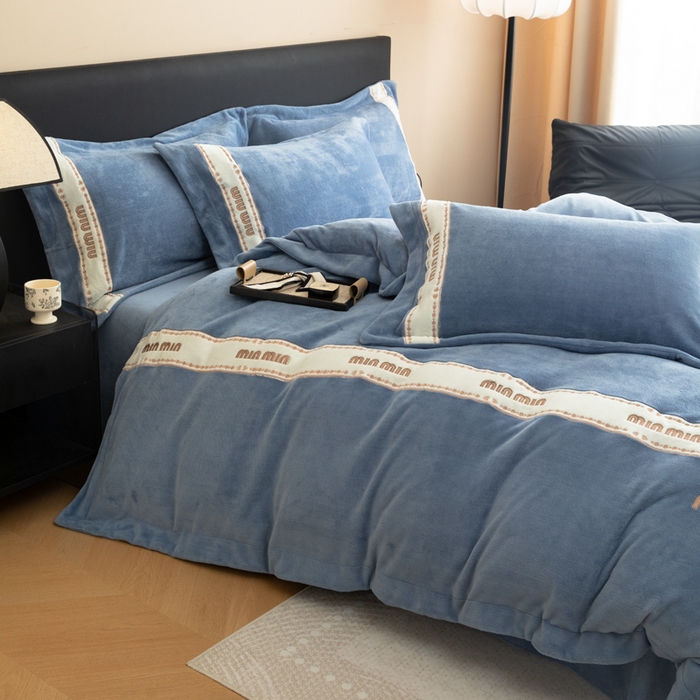 91家纺网 家纺一手货源 找家纺 懒猫家纺 2025新款刺绣贴布绣牛奶绒四件套-珍妮 珍妮-莫奈蓝