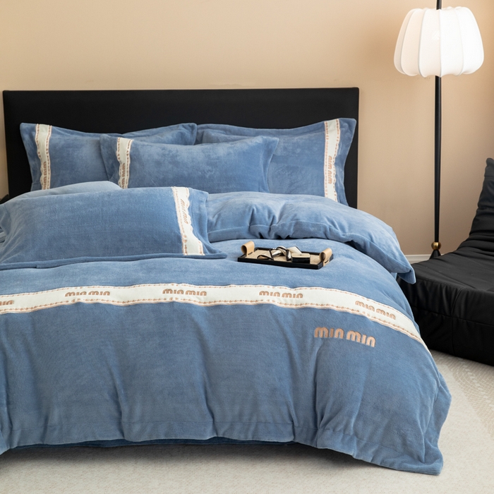 91家纺网 家纺一手货源 找家纺 懒猫家纺 2025新款刺绣贴布绣牛奶绒四件套-珍妮 珍妮-莫奈蓝