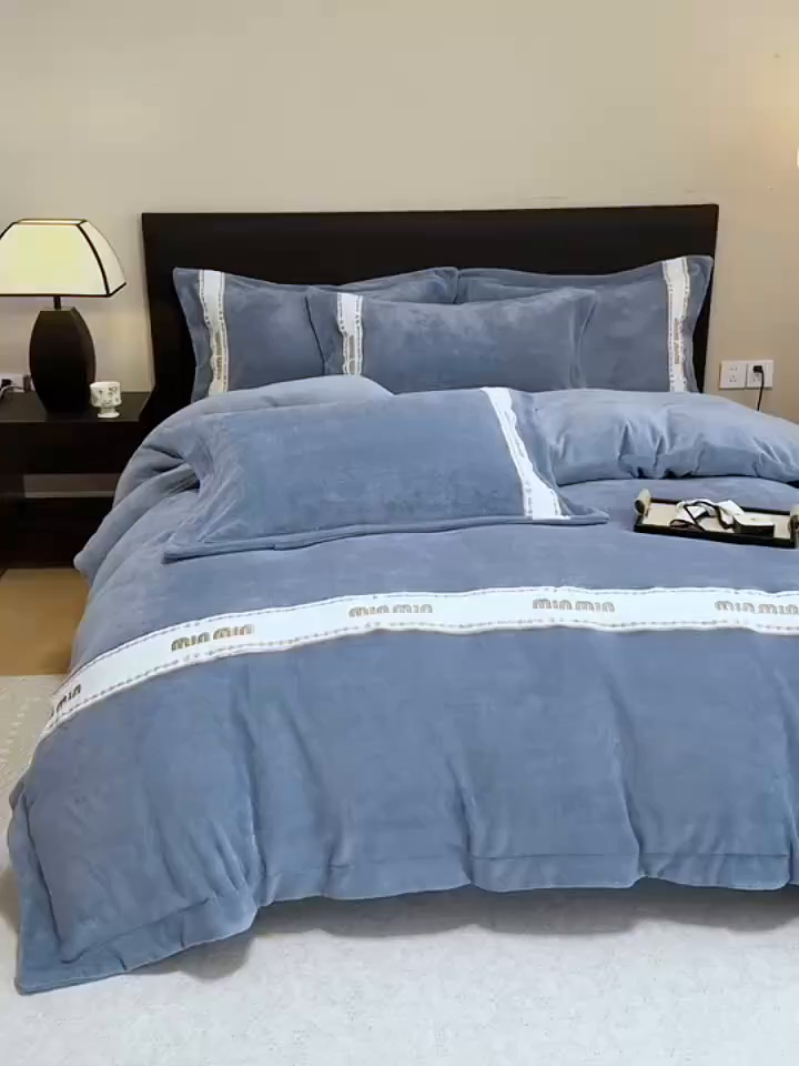 91家纺网 家纺一手货源 找家纺 懒猫家纺 2025新款刺绣贴布绣牛奶绒四件套-珍妮 珍妮-莫奈蓝